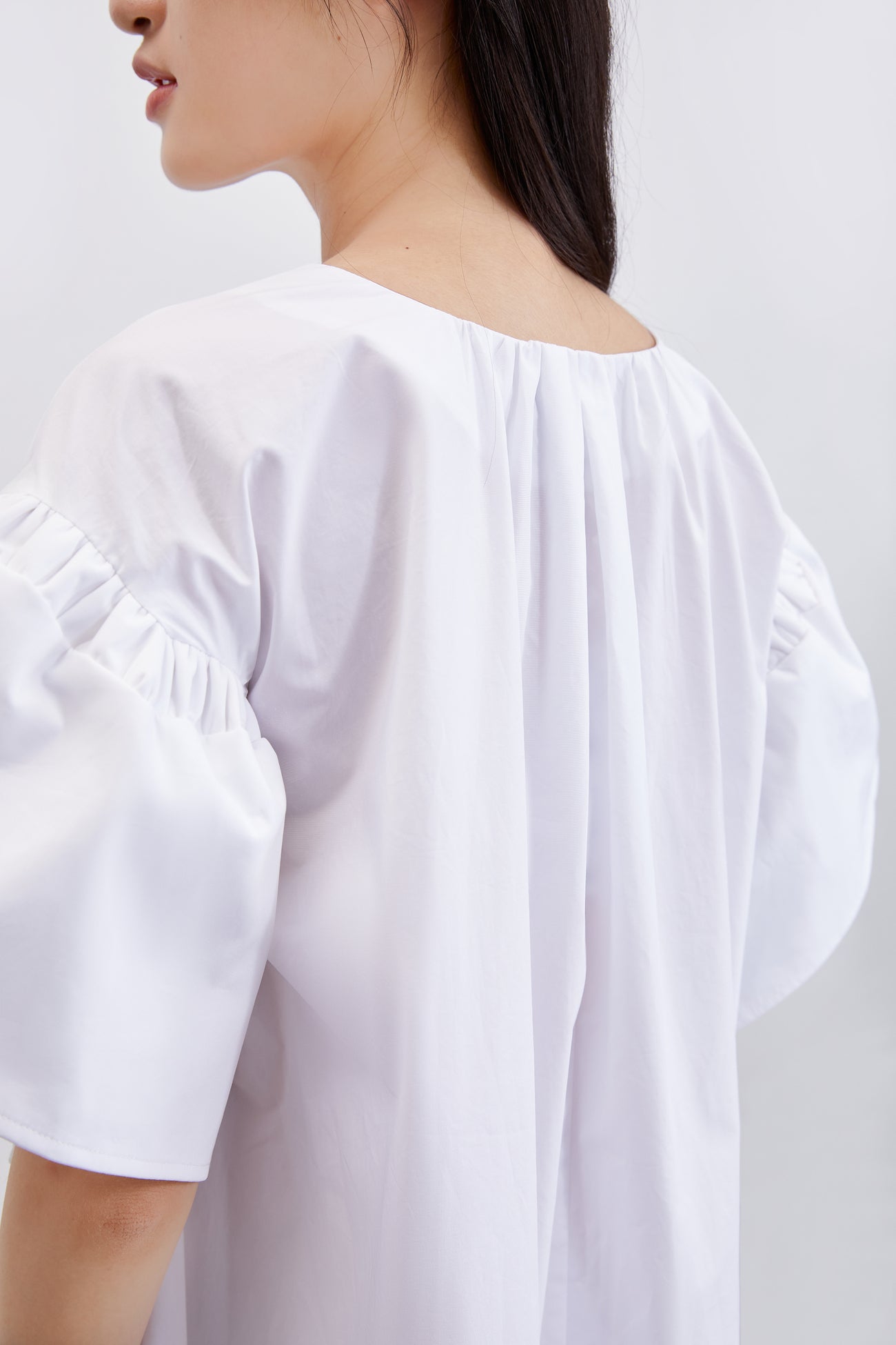 퍼프 소매 V넥 A-Line 드레스