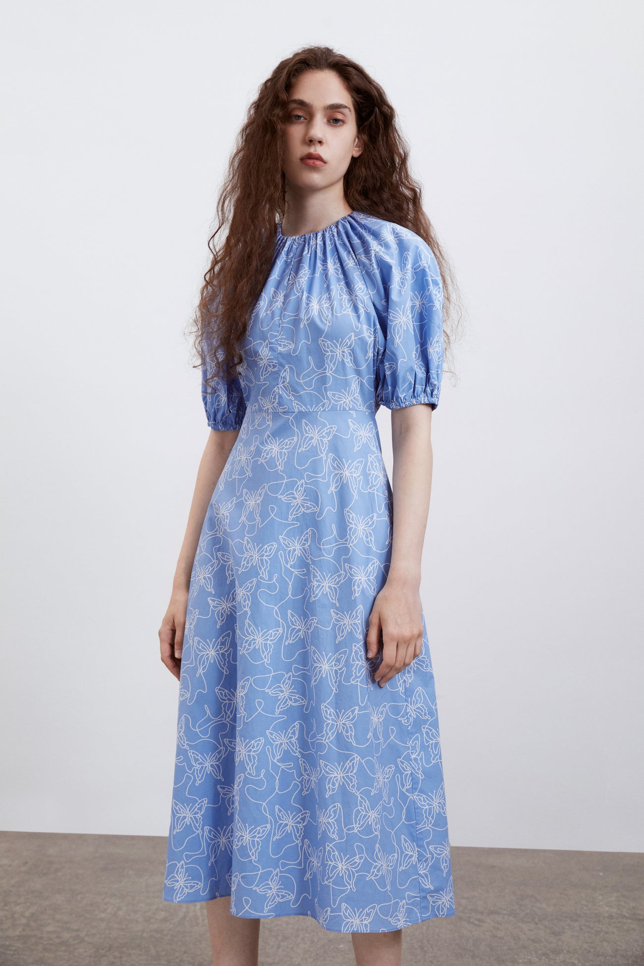 퍼프 소매 크루넥 A-Line 드레스