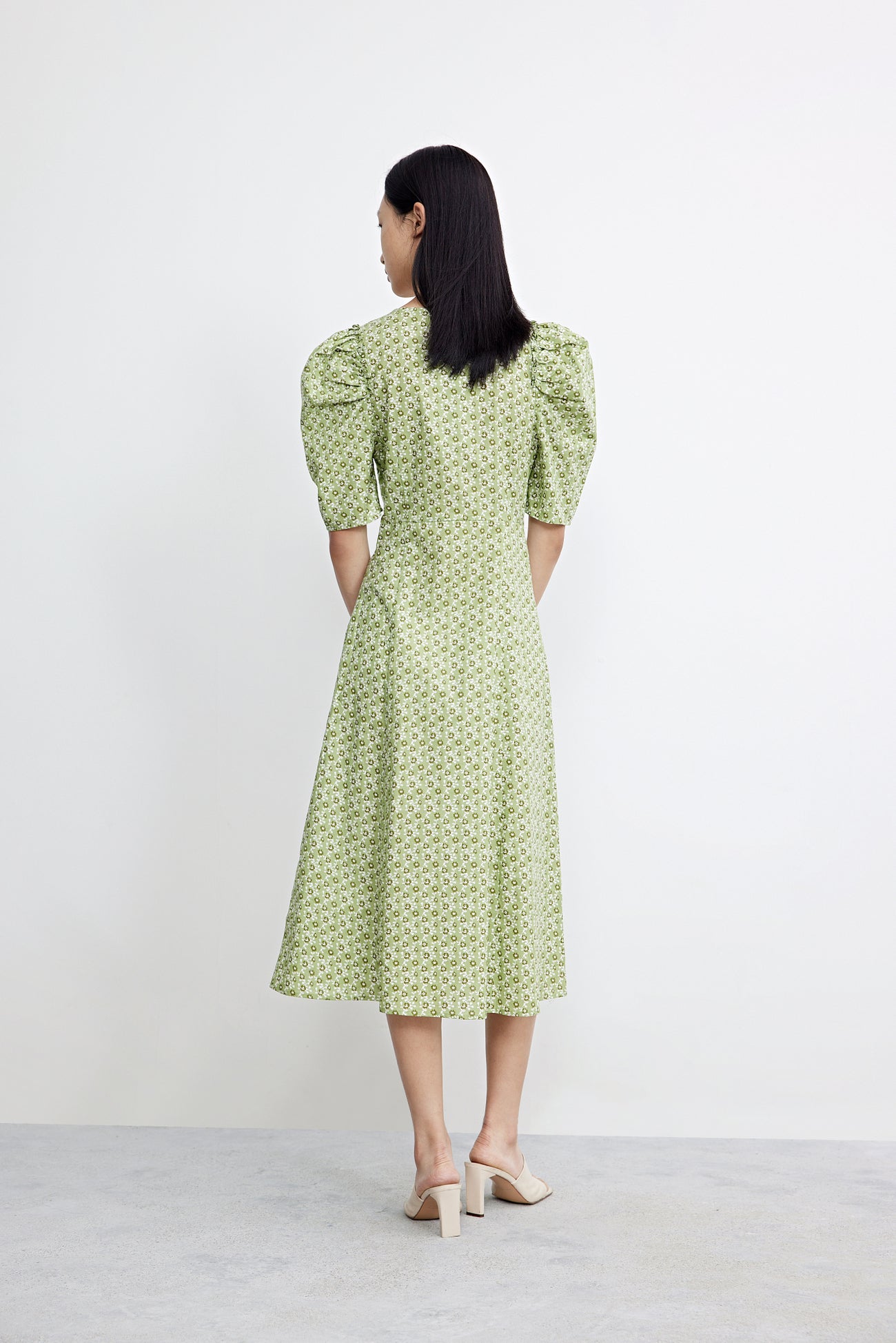 퍼프 소매 V넥 A-Line 드레스